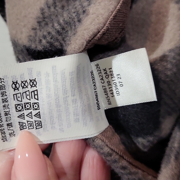 Victoria's Secret PINK Plaid Long Sleeve Top and Shorts Pajama Set - Picture 6 of 10